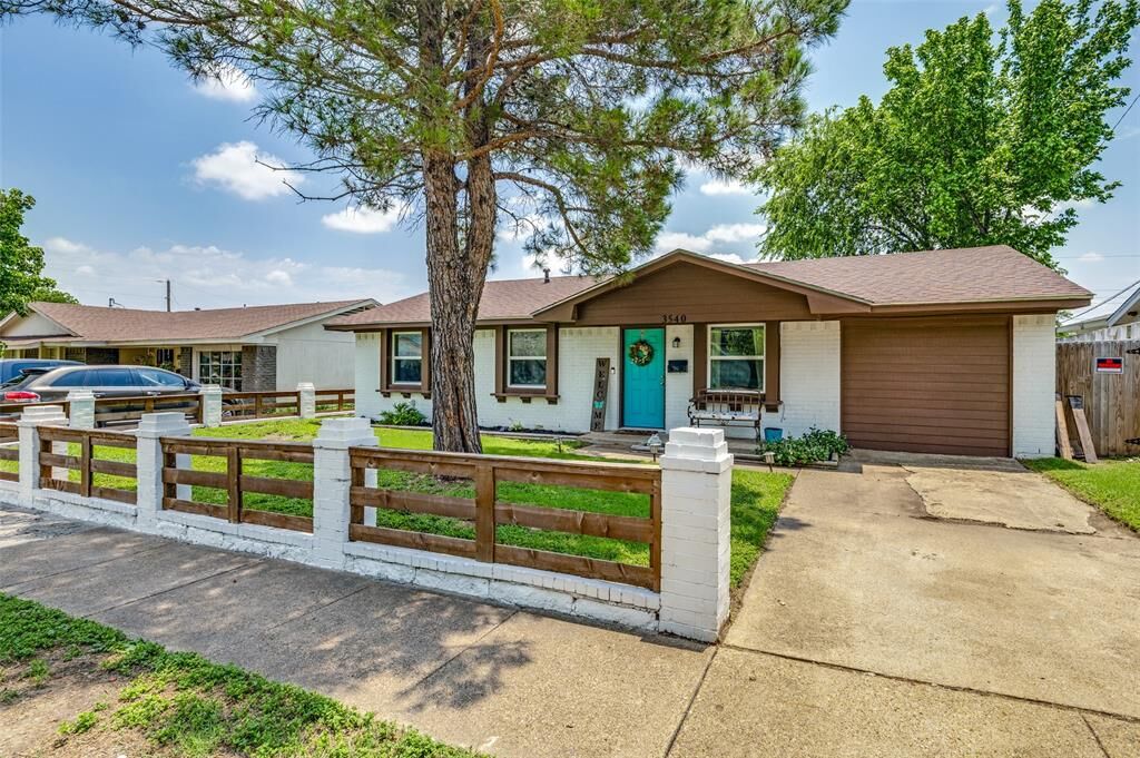 Property Photo: 3540 Frosty Trail TX 75241