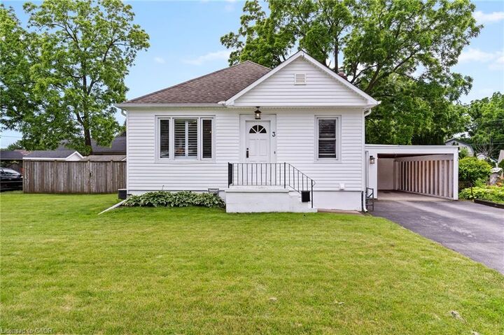 Property Photo:  3 Philpark Road  ON L2N 4E4 