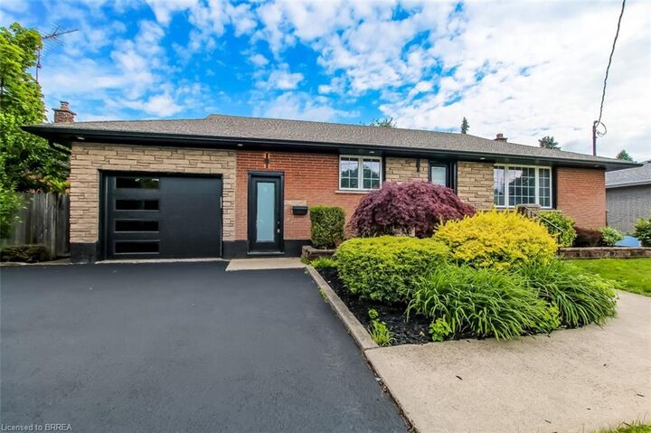 Property Photo:  69 Fairview Drive  ON N3R 2W8 