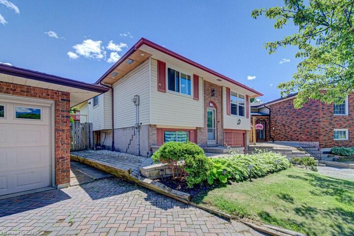 Property Photo:  14 Krafty Court  ON L9C 6R7 