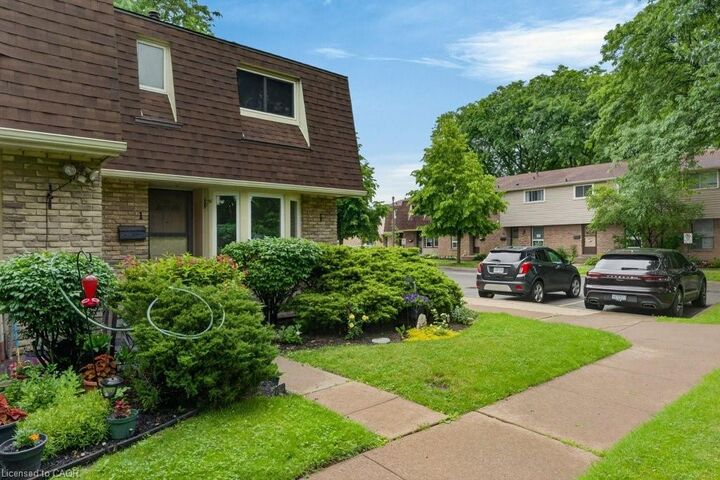 Property Photo:  75 Ventura Drive 1  ON L2R 7J7 