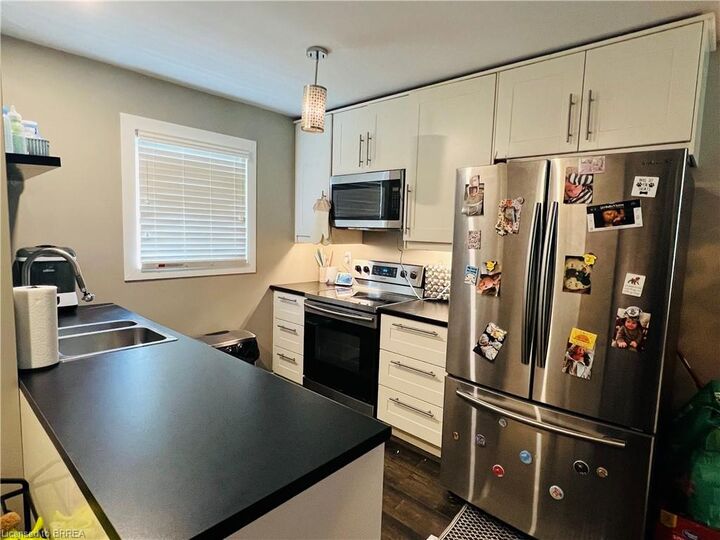 Property Photo:  19 Wren Court 5  ON N4G 5K2 