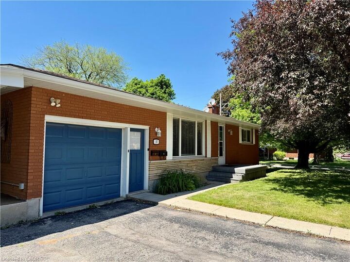 Property Photo:  27 Elizabeth Street  ON N3C 2T2 