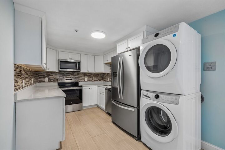 Property Photo:  33 Lodgen Ct 2D  MA 02148 