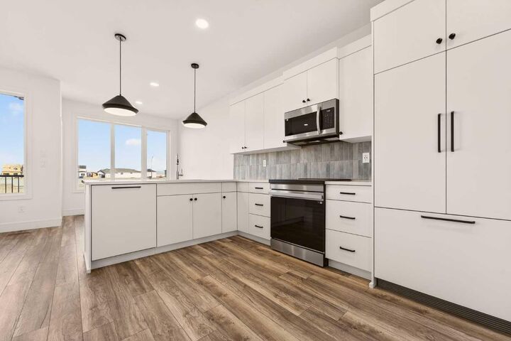 Property Photo:  4337 28 Avenue S  AB T1K 8L3 