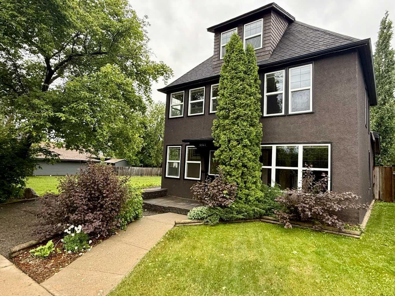 Property Photo:  4817 53 Avenue  AB T9X 1S7 