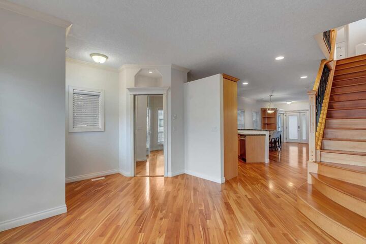Property Photo:  2834 Parkdale Boulevard NW  AB T2N 3S8 