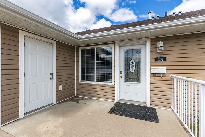 Property Photo:  83 Northlands Lane NE  AB T1C 0A8 