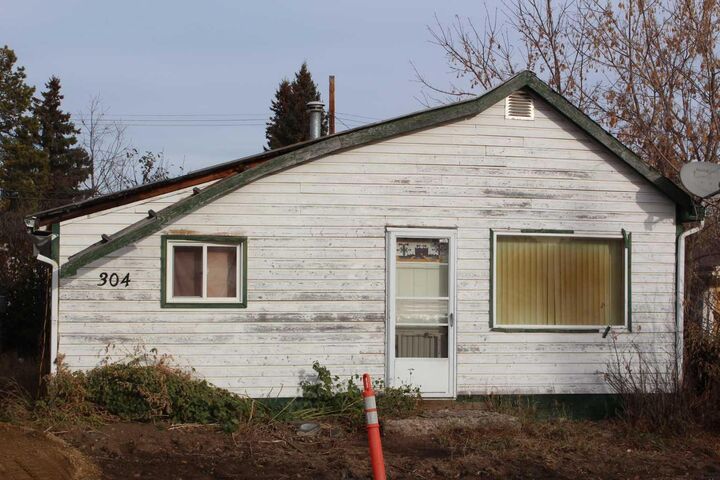 304 8 Avenue SE — photo 1