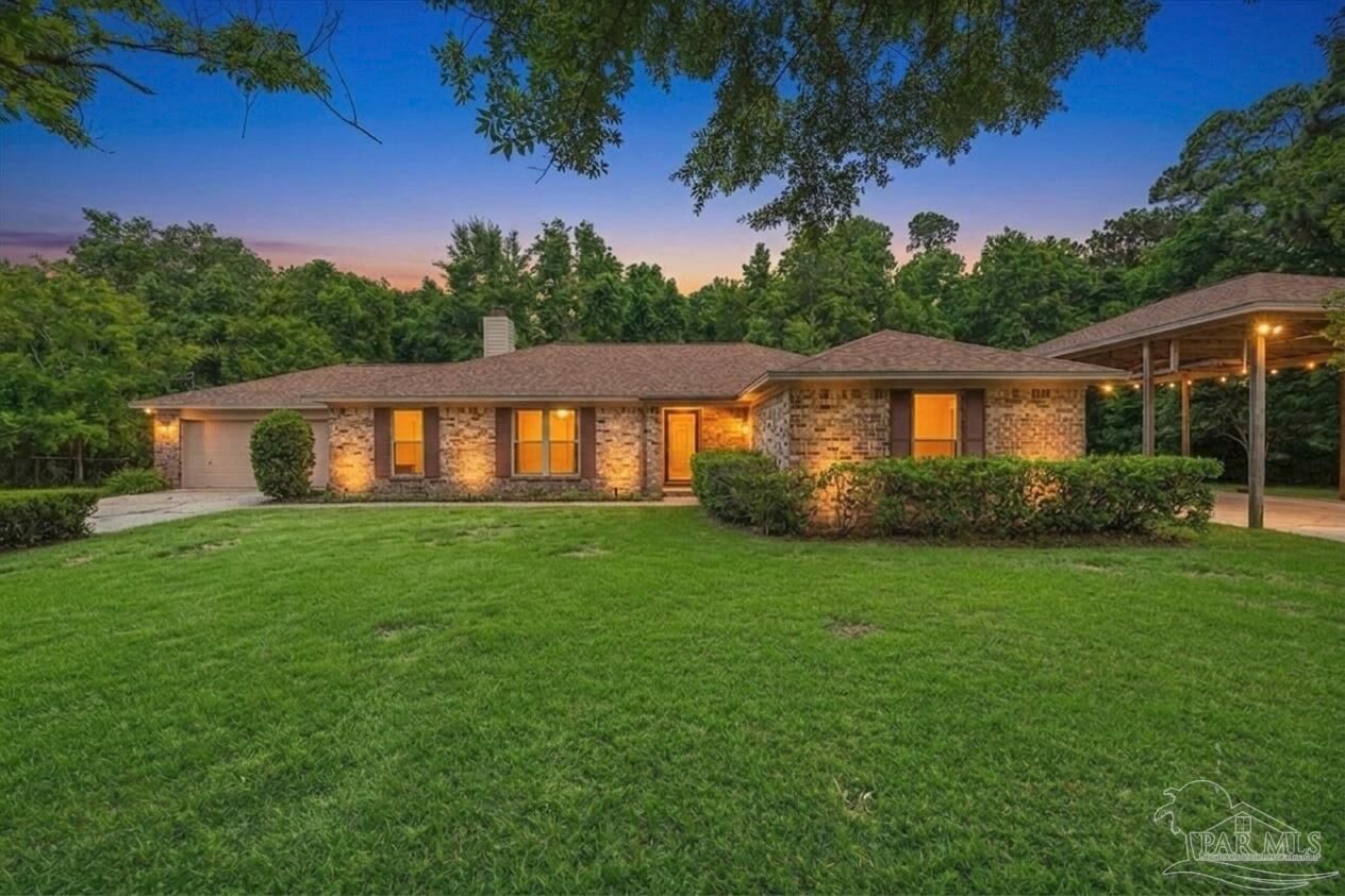 Property Photo:  6305 Saragon Ln  FL 32583 
