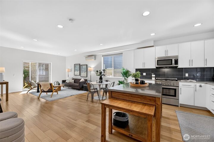 Property Photo: 4222 Linden Avenue N WA 98103