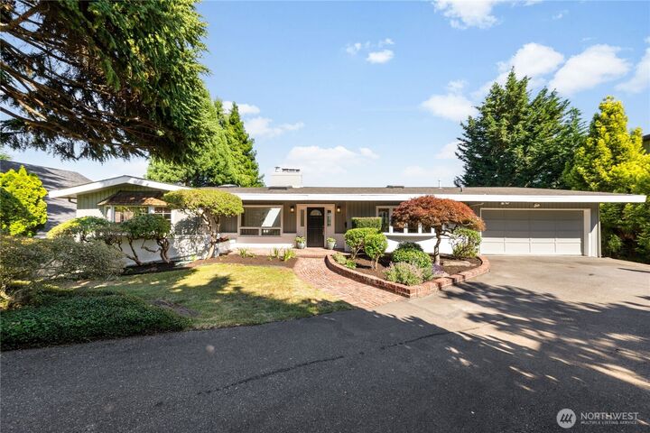 Property Photo:  4232  Shoreclub Drive  WA 98040 