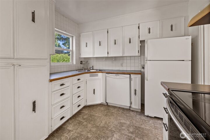 Property Photo:  1010 N Union Avenue  WA 98406 