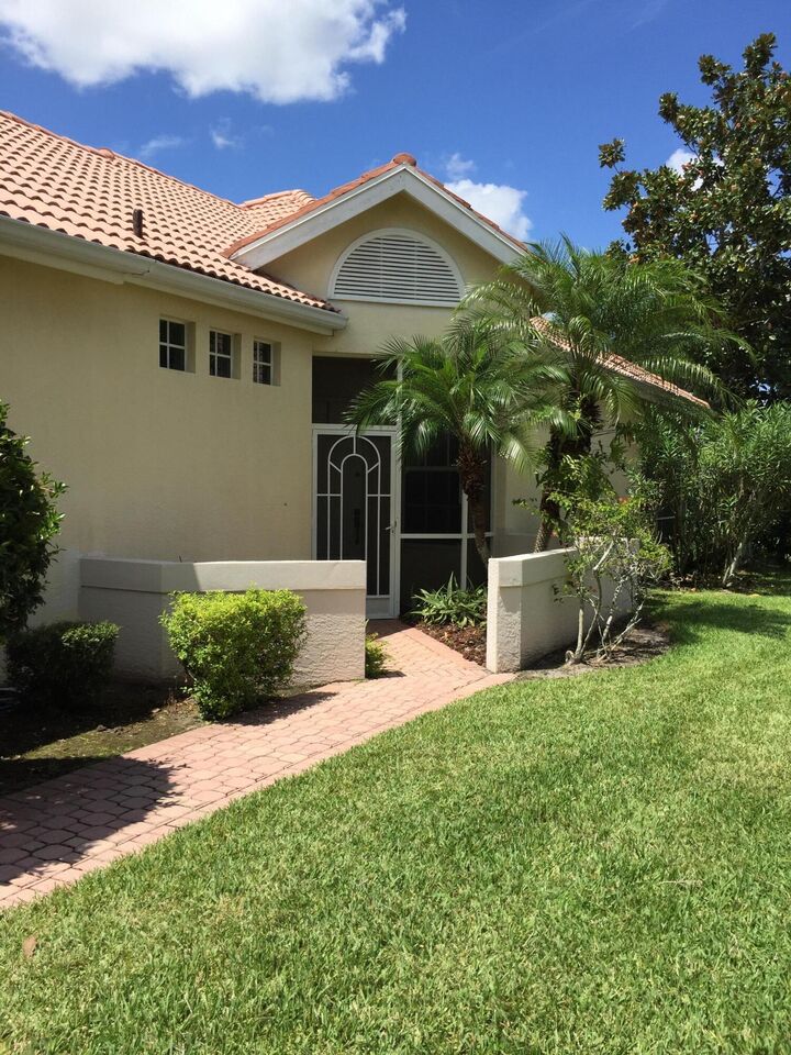 Property Photo:  557 SW New Castle Cove  FL 34986 