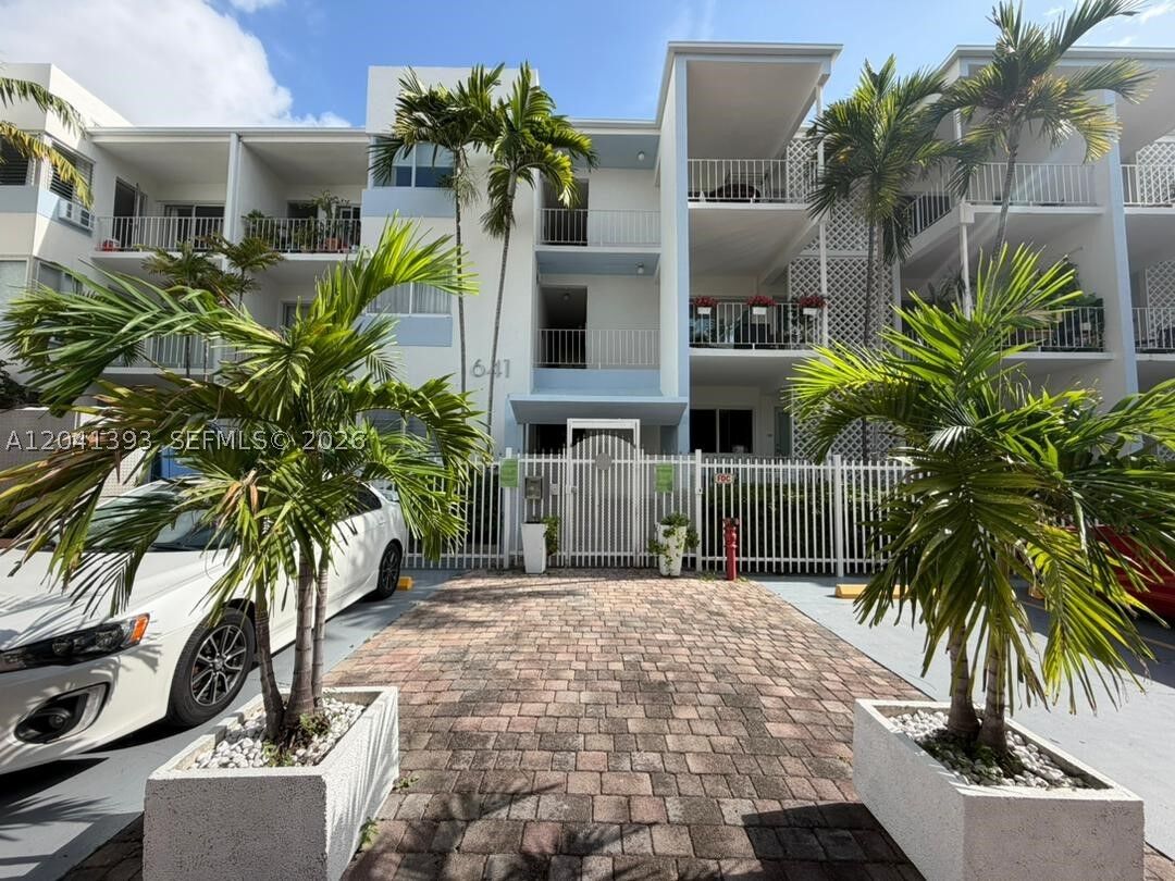 Property Photo: 641 Espanola Way 3 FL 33139