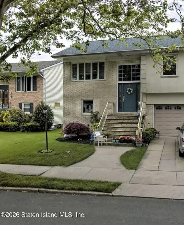 Property Photo:  14 Ridge Avenue  NY 10304 