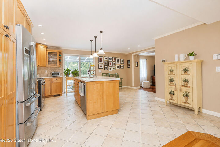 Property Photo:  14 Ridge Avenue  NY 10304 