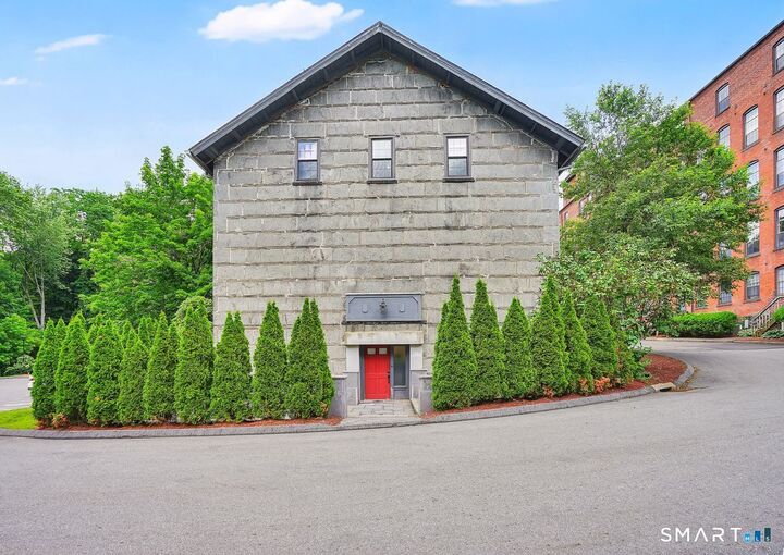Property Photo:  16 Vernon Avenue 8  CT 06066 