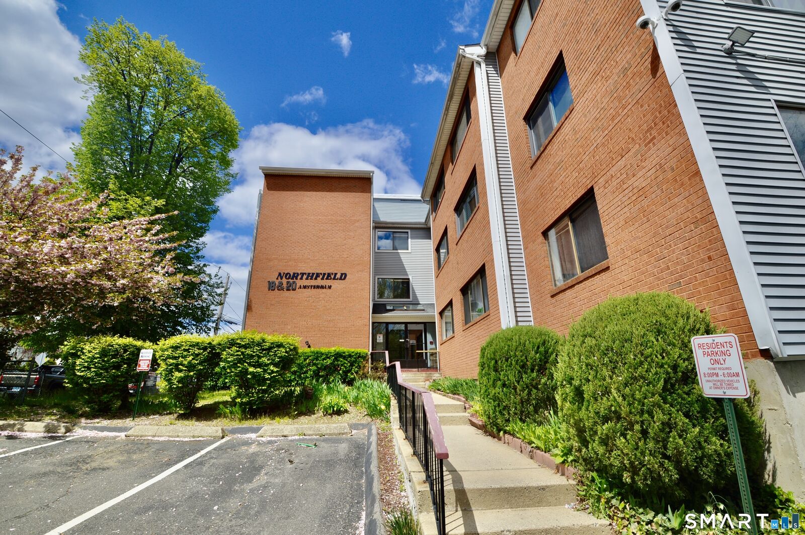 Property Photo:  18 Amsterdam Avenue 3A  CT 06606 