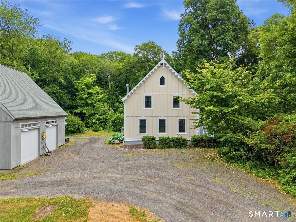 Property Photo:  124 Town Street  CT 06423 