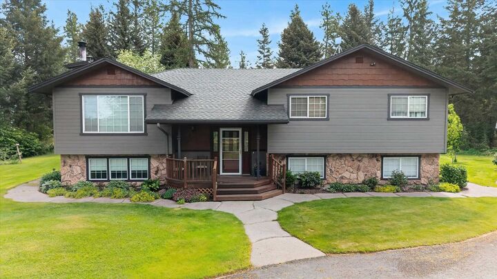 Property Photo:  37016 N Prescott Rd  WA 99006 