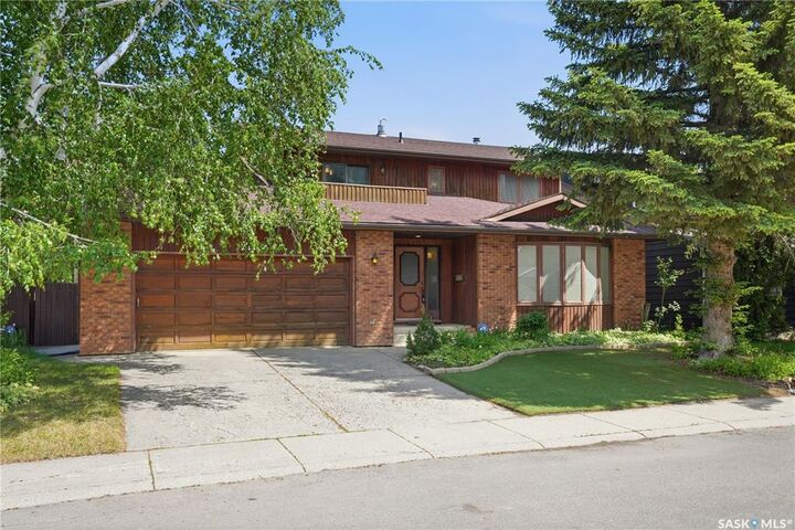 Property Photo:  211 Keeley Crescent  SK S7J 4B9 