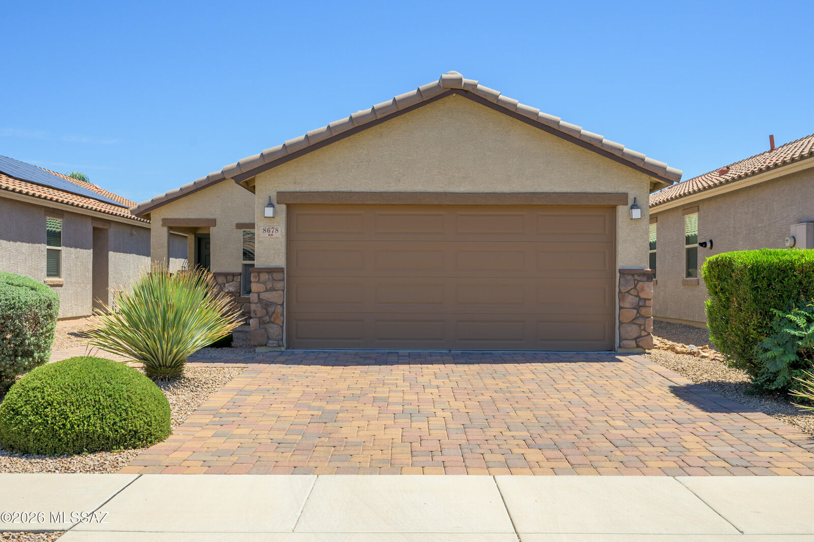 Property Photo:  8678 N Genoa Court  AZ 85742 