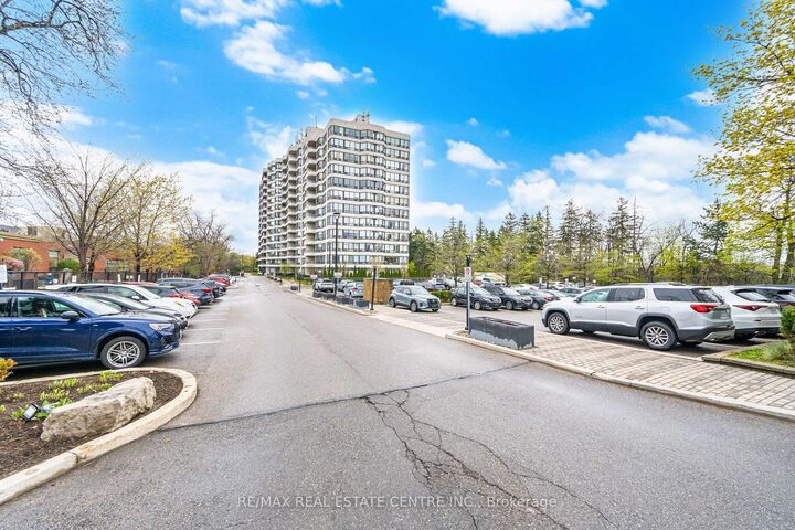 Property Photo: 8501 Bayview Avenue 1414 ON L4B 3J7