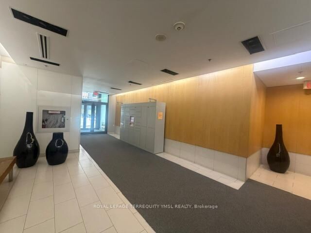 Property Photo:  127 Queen Street E 504  ON M5C 1S3 