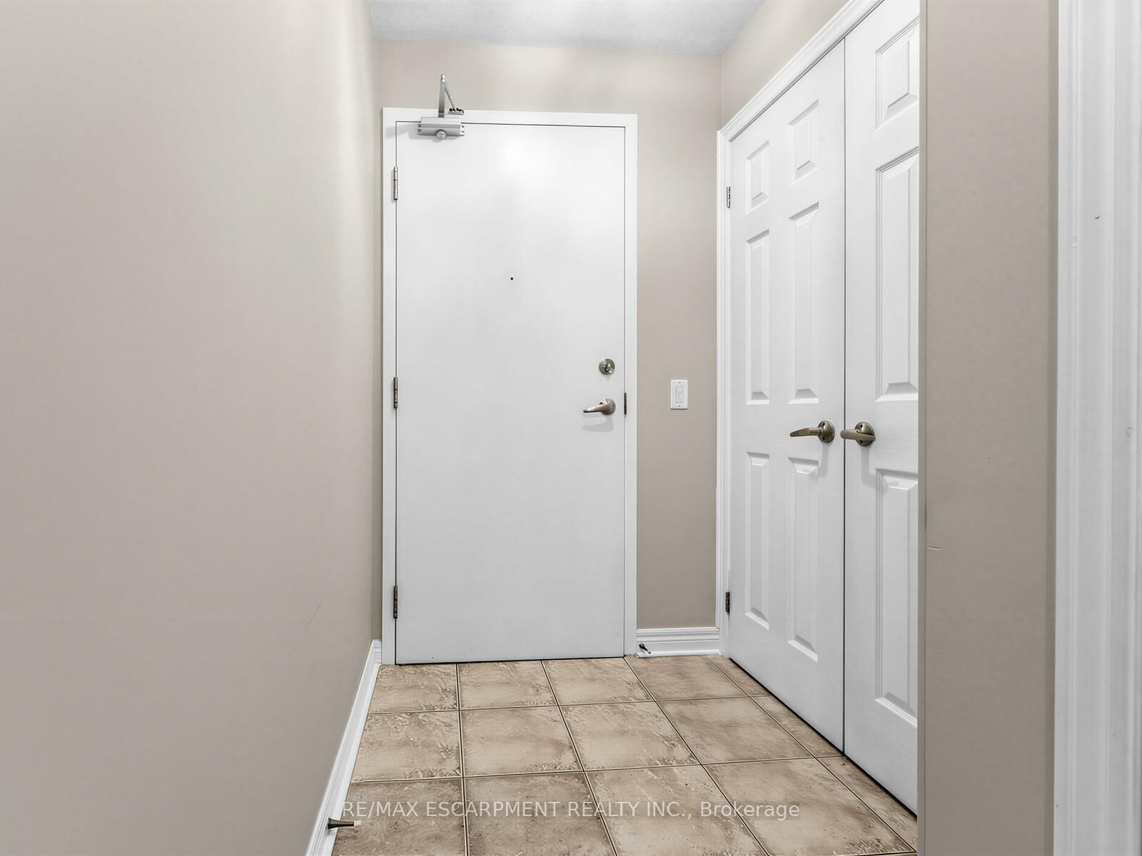 Property Photo: 1379 Costigan Road 103 ON L9T 2K6