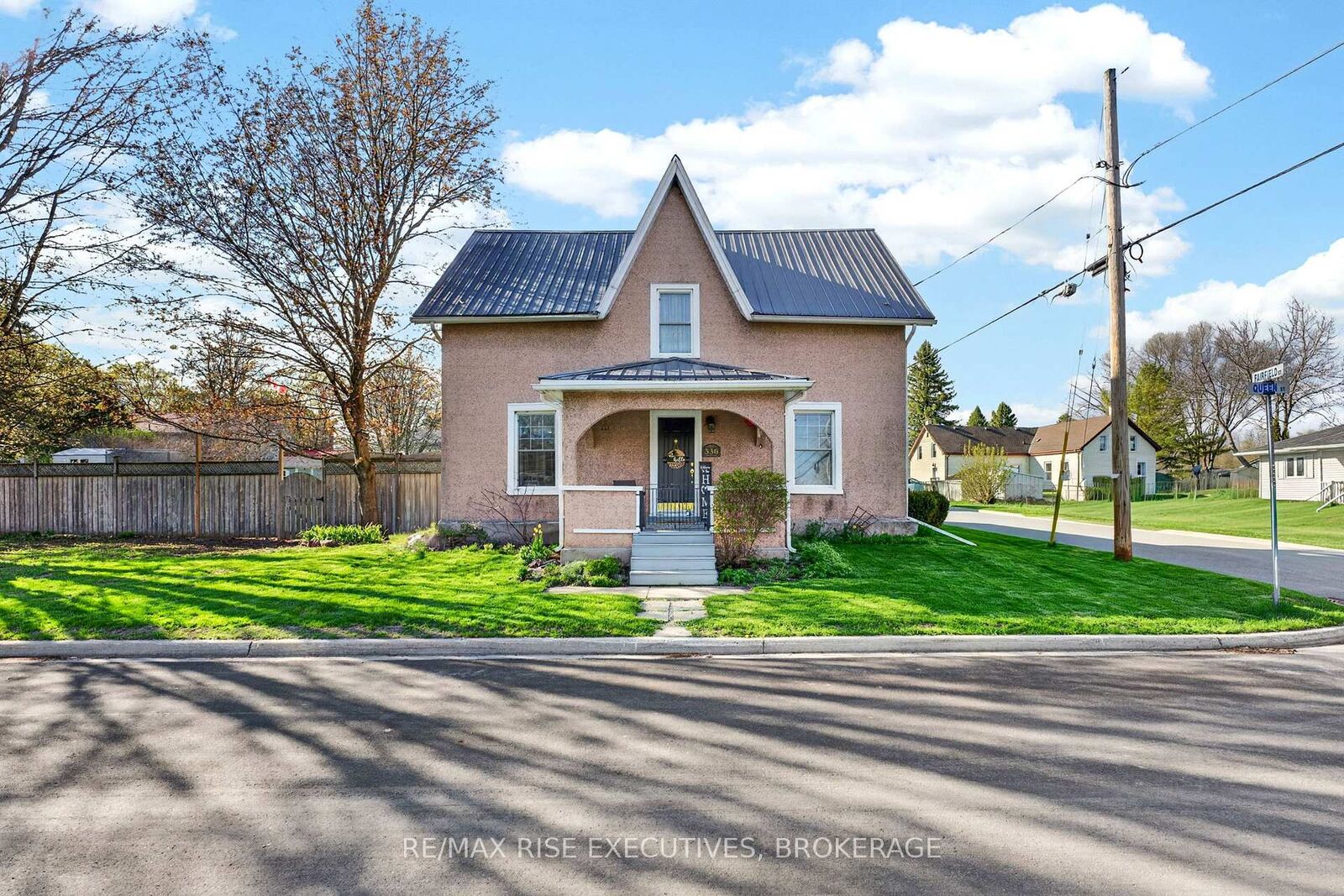 Property Photo:  336 Queen Street  ON K0H 1G0 