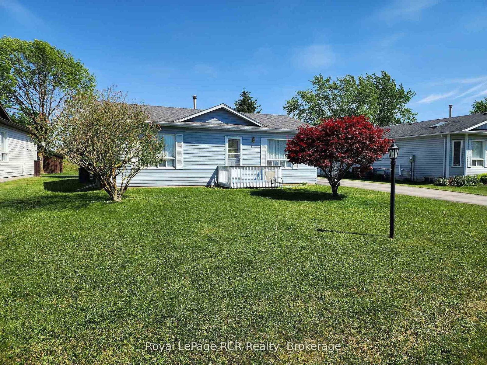 Property Photo: 103 Meadowview Lane ON N4W 3G8