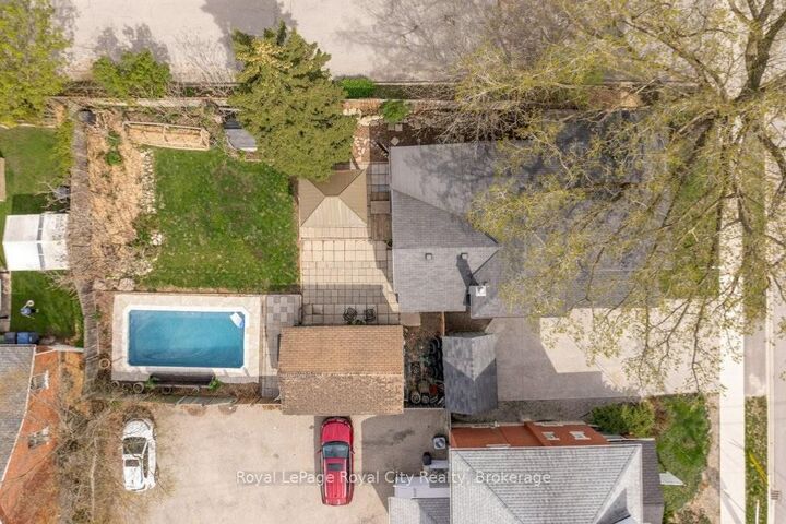 Property Photo:  554 Woolwich Street  ON N1H 3Y2 