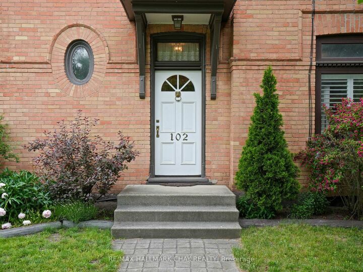 Property Photo: 102 Wellington Street E ON L9R 1G7