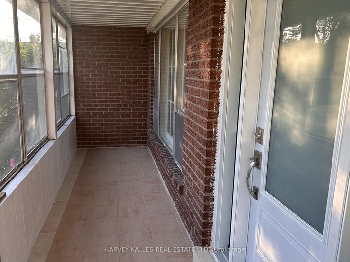 Property Photo: 205 Vauxhall Drive ON M1P 1R6
