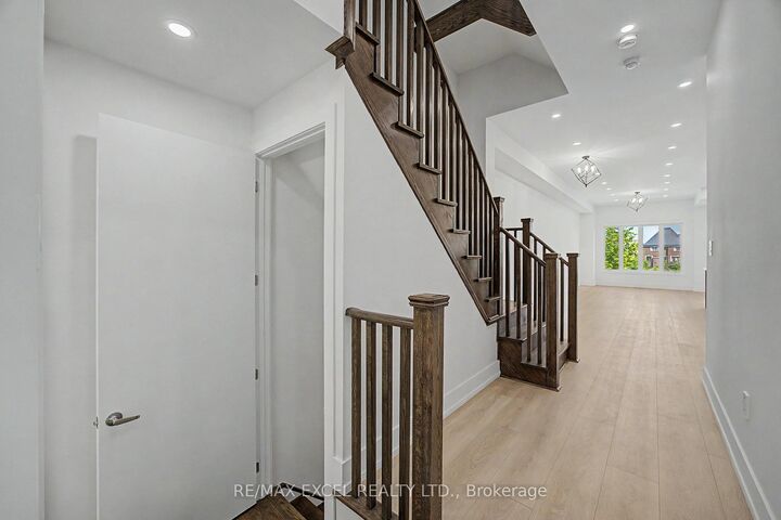 Property Photo: 132 Elyse Court ON L4G 2C9