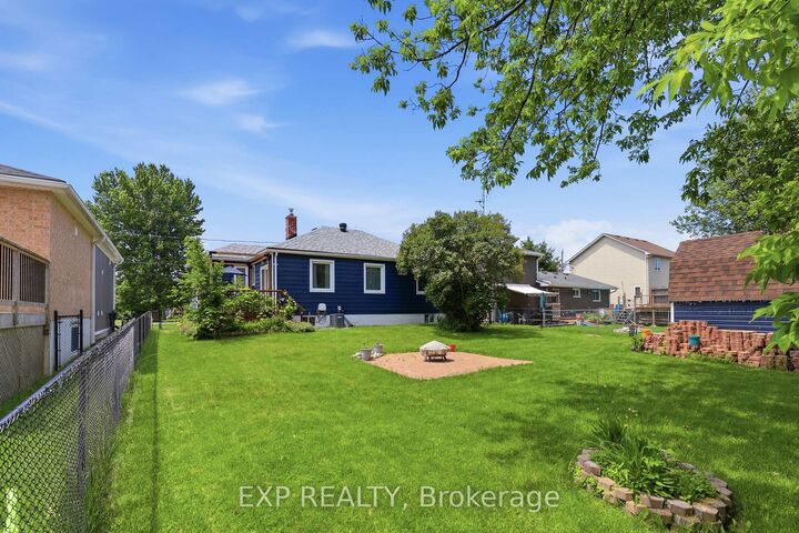 833 Elmwood Road — photo 1