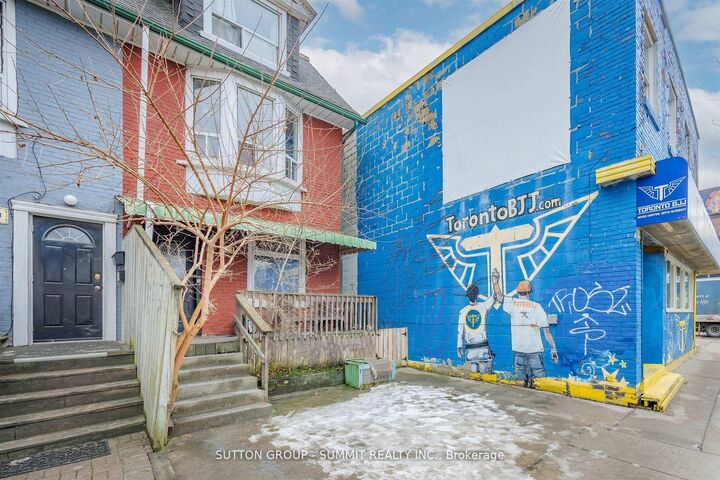 Property Photo: 811 Bloor Street W ON M6G 1L8