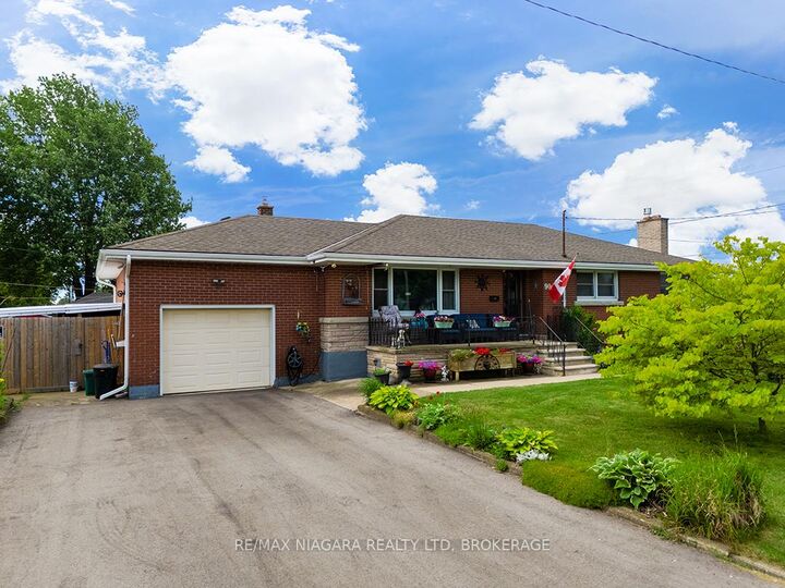 Property Photo:  90 John Street  ON L3K 1R2 