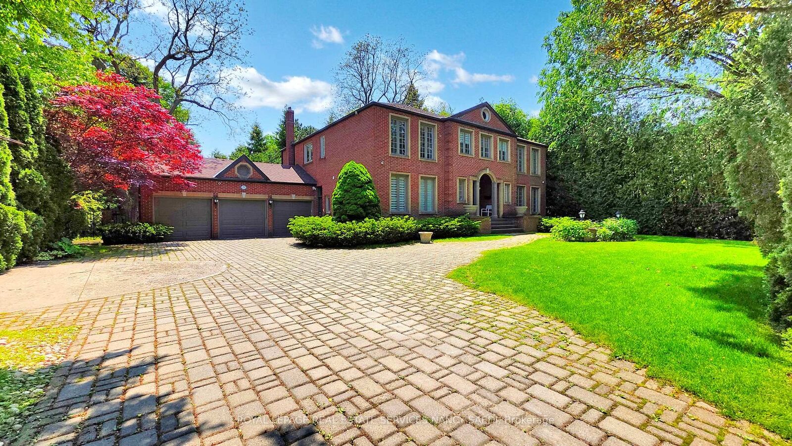 Property Photo: 21 Forest Heights Boulevard ON M2L 1G4
