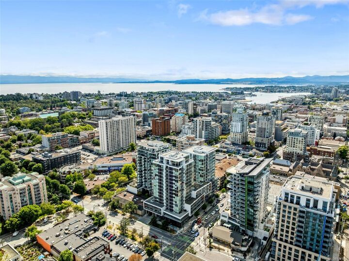 Property Photo: 989 Johnson St #1202 BC V8V 0E3