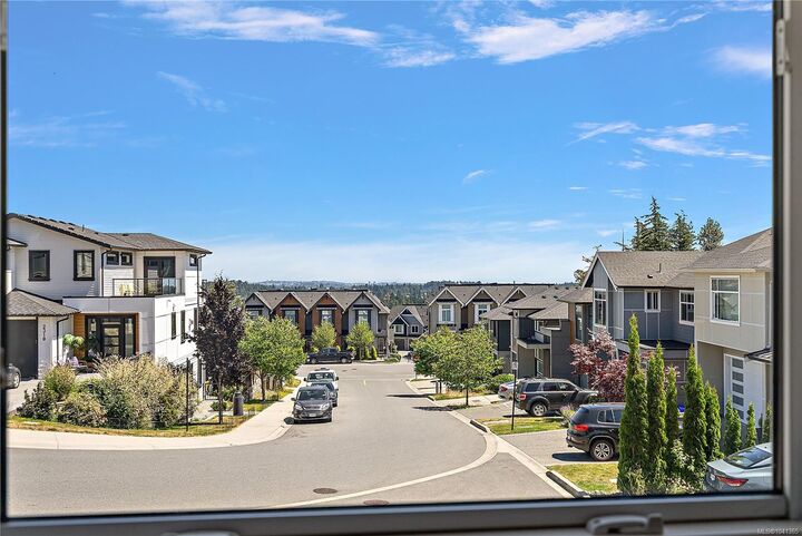 Property Photo: 2331 Azurite Cres BC V9B 0T9