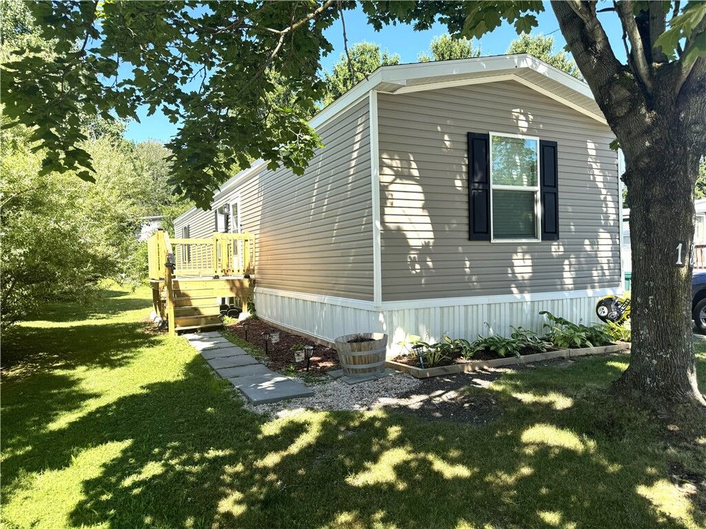 Property Photo: 13 Holly Hill Dr PA 15042