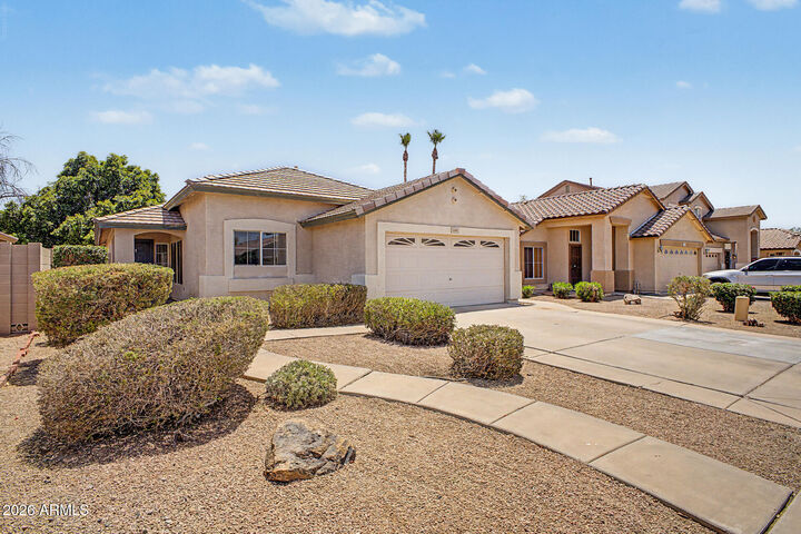 Property Photo: 685 E Cantebria Drive AZ 85296