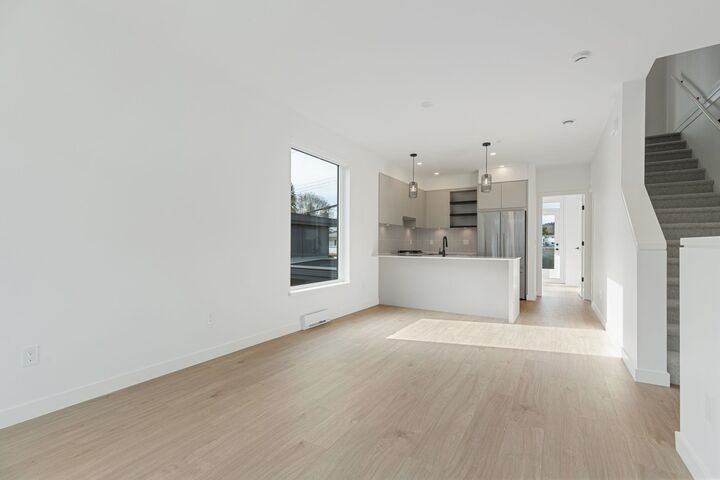 Property Photo: 921 Grant Street 208 BC V3J 0S2