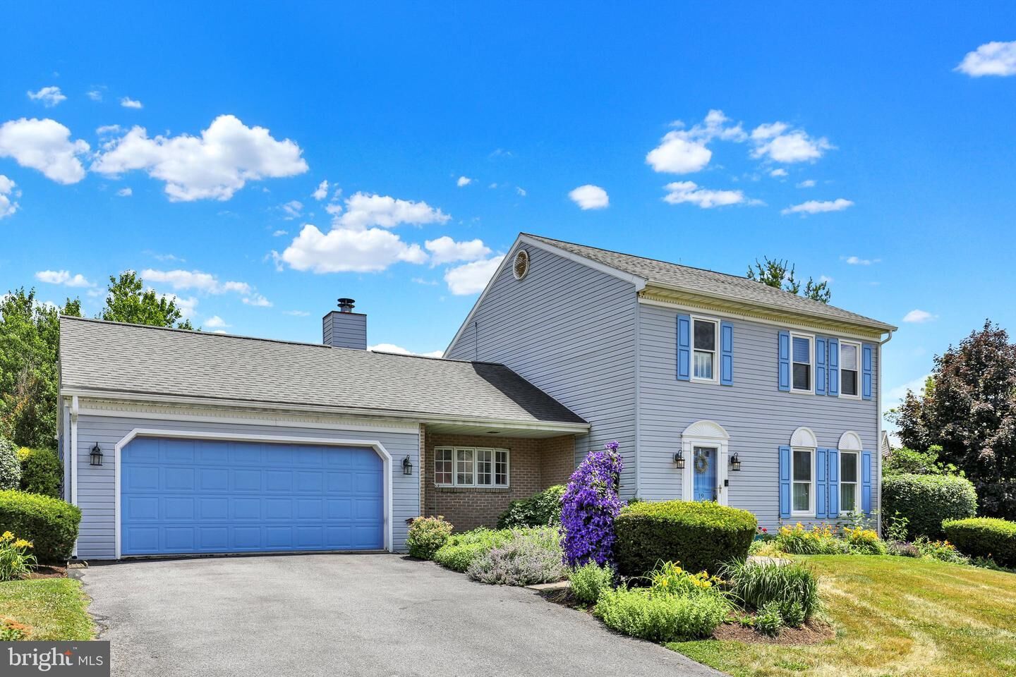 Property Photo:  19 Foxchase Ln  PA 17042 