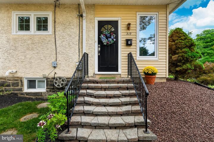 Property Photo:  319 Hathaway Lane E  PA 19083 
