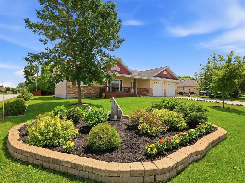 Property Photo:  1 Jeanne Drive  MB R0A 0W0 