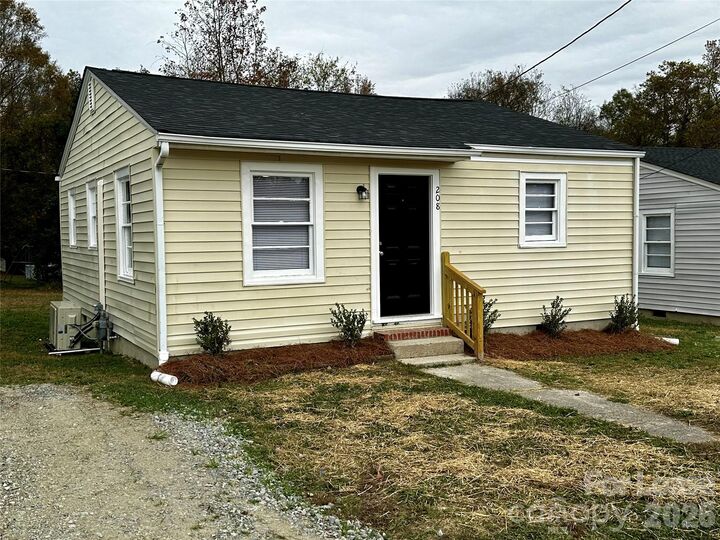 Property Photo:  208 S Lexington Drive  NC 27292 