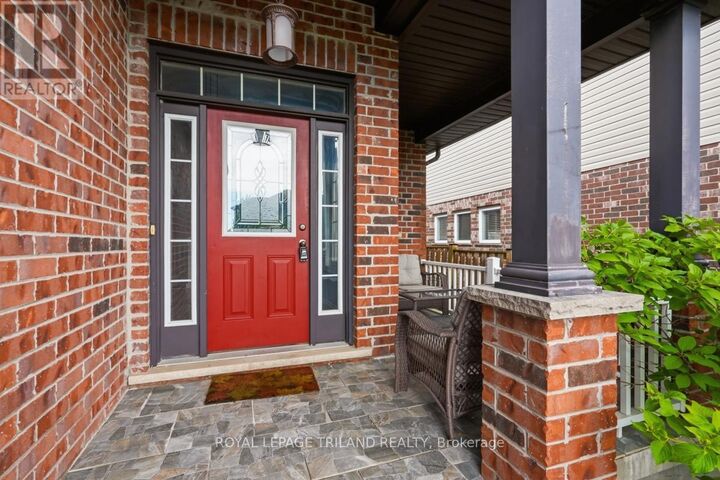 Property Photo: 989 Roulston Crescent ON N6H 0E8
